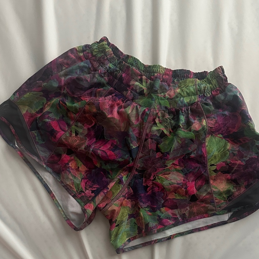 Lululemon hotty hot lr shorts